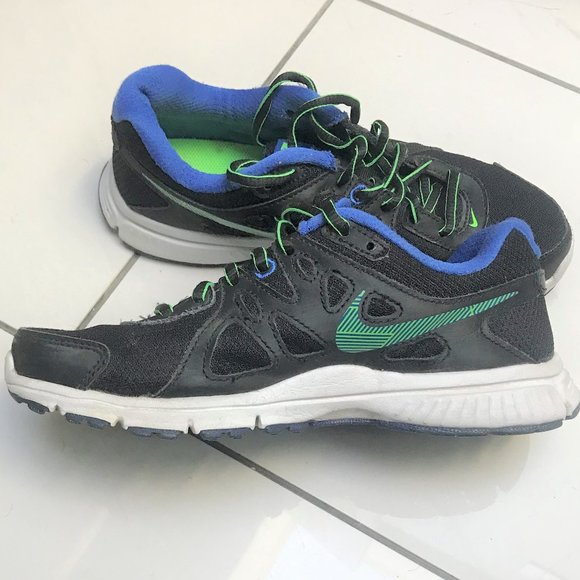 Nike Revolution 2 trainers - Picture 1 of 10